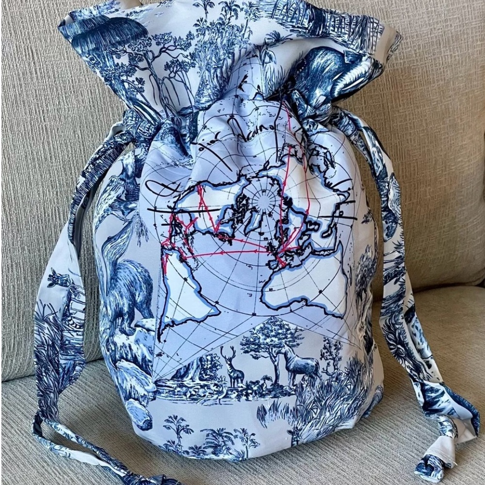 Dior Parfums Around The World Bucket Bag - Picture 4 of 6